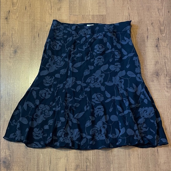 Suzy Shier Dresses & Skirts - Suzy Shier Black Floral A-Line Skirt
